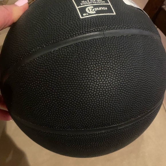 Basketball Women’s WNBA Voices Black 28.5 New Basketball RARE - Picture 7 of 10